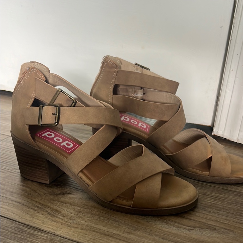 Pop Tan Sandals with Crisscross Straps and Chunky Heel